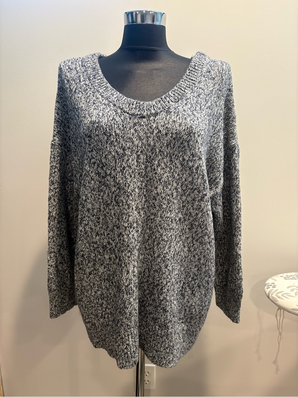 Cozy Gray/Black Scoopneck Tunic Length Sweater - XL
